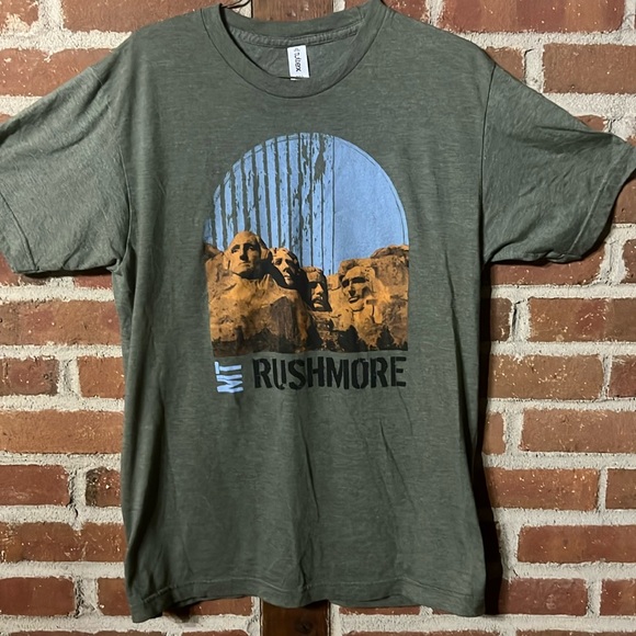 Tultex Other - National Parks Shirt! Mt. Rushmore! Like new! Size Medium!
